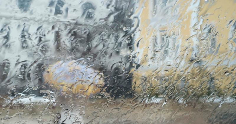 У Державній службі України з надзвичайних ситуацій повідомили про ймовірні труднощі в русі транспорту та функціонуванні енергетичних компаній унаслідок опадів.