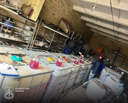 У Буковині було викрито військовослужбовців, які реалізовували паливо Збройних Сил України приватним компаніям.