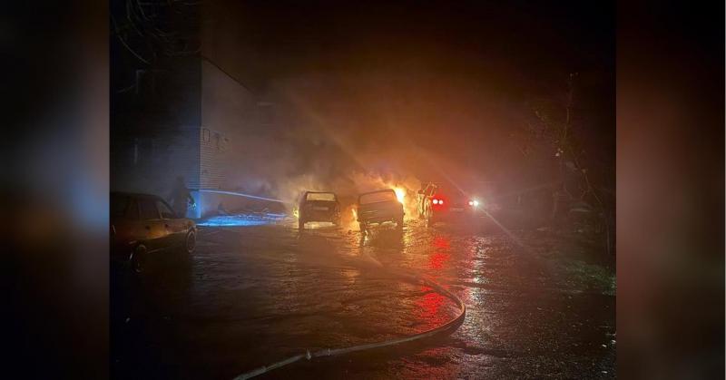 Російські війська здійснили ракетні атаки на центр Балаклії, в результаті яких є жертви та поранені діти. Це страшні сцени наслідків (фото).