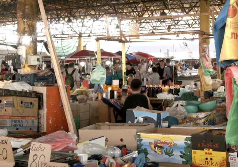 Недостаток товарів у Дніпропетровській області: які зміни відбулися на полицях магазинів і чому це сталося.