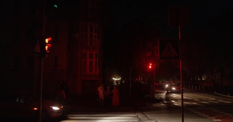 Міністерство енергетики повідомило, що збройні сили Росії вчинили атаки на енергетичні інфраструктури в чотирьох регіонах, внаслідок чого десятки тисяч споживачів залишилися без електрики.