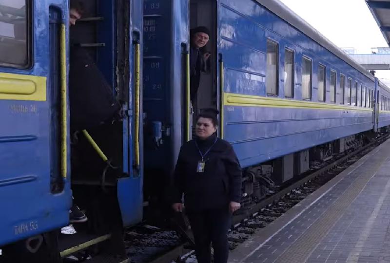 Оновлений розклад поїздів у Дніпропетровській області: відновлення популярних експресів на звичних маршрутах, деталі відомі.