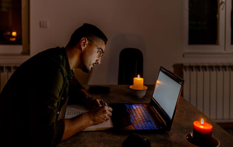 Аварійні та планові відключення електроенергії по всій Україні: як триватимуть вимкнення 26 листопада.