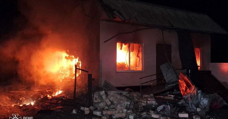 Дніпропетровщина зазнала атаки дронів: троє осіб отримали травми, зруйновані споруди - Новини bigmir)net