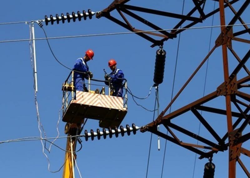 Удар по енергетичній системі: в трьох регіонах запроваджено відключення електроенергії.