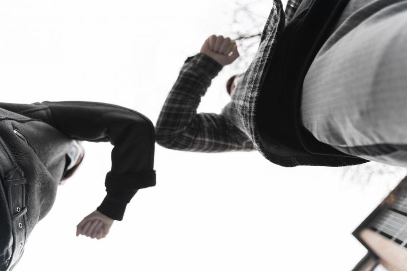 Трагічний інцидент: брат став на захист сестри від агресивного п'яниці, але випадково позбавив його життя - Судові хроніки | Експрес онлайн