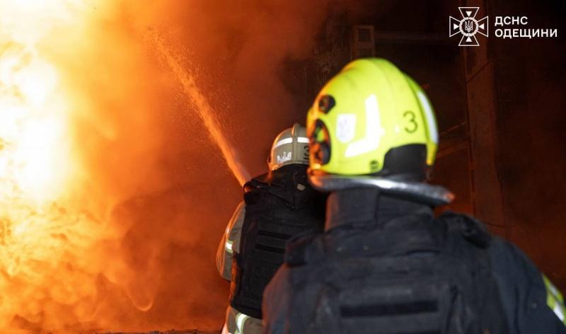 Дронова атака на Одесу: 6 поранених та багато руйнувань.