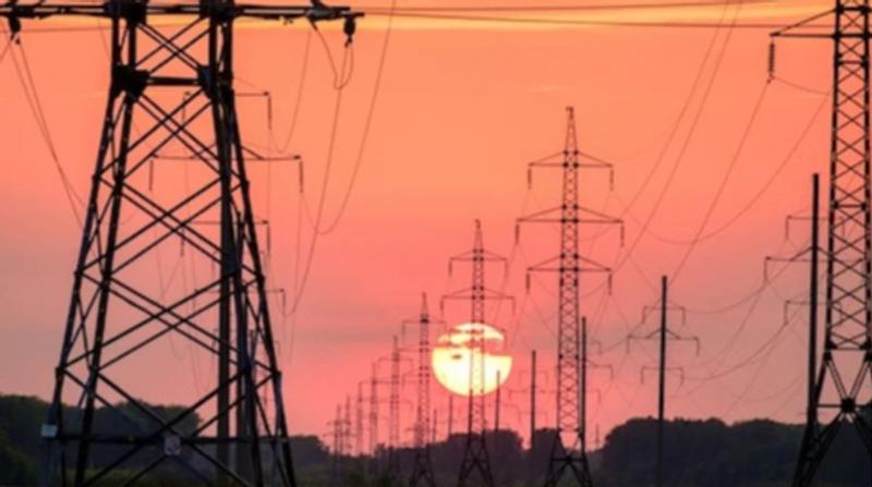 Внаслідок обстрілів у трьох регіонах сталося відключення електроенергії.