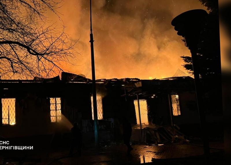 Російські сили завдали удару по Чернігівській області, внаслідок чого було пошкоджено об'єкти критичної інфраструктури.