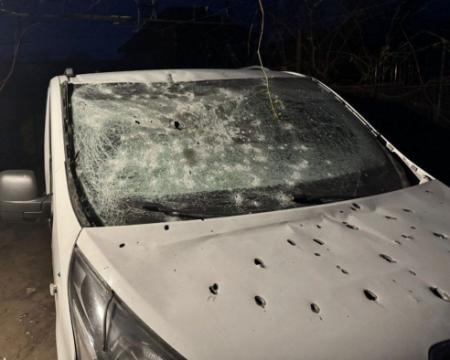 У Дніпропетровській області ворог вчинив вбивство чоловіка, а жінка з дітьми отримали поранення.