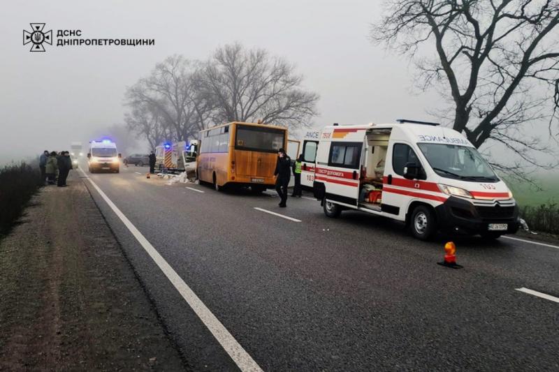 Трагічна аварія за участю шкільного автобуса на Дніпропетровщині.