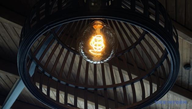 Внаслідок російських обстрілів в п'яти регіонах знову зафіксовано відключення електроенергії, повідомляє Укренерго.