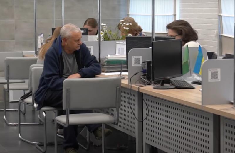 Гуманітарна підтримка для внутрішньо переміщених осіб та пенсіонерів у Дніпропетровському регіоні: які саме послуги та ресурси надає держава.