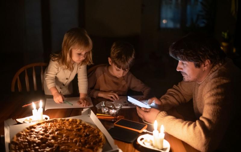 Сьогоднішні графіки відключень електроенергії в Україні: перелік по регіонах.