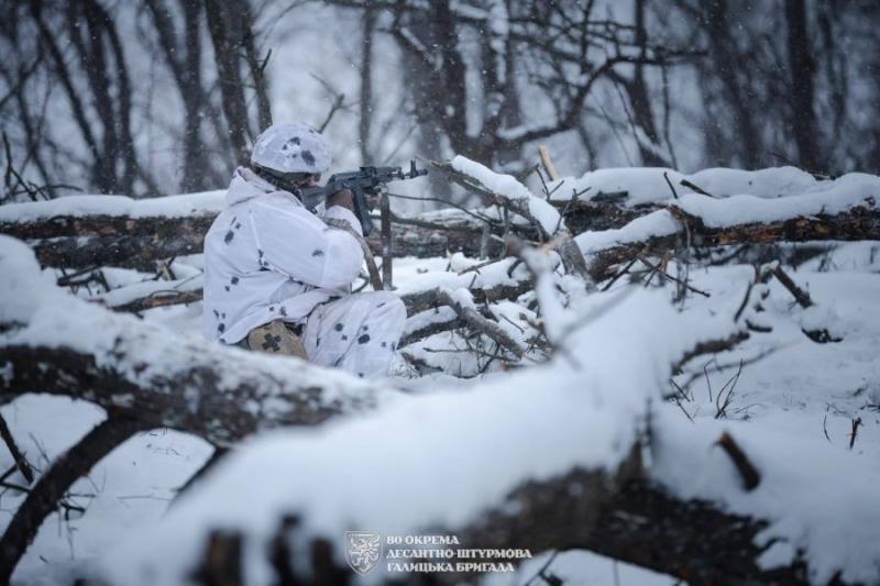 На передовій успішно відбито ще 132 наступи ворога.