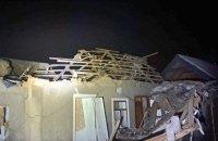 Ворог здійснив напад на Дніпропетровську область, використовуючи FPV-дрони та артилерійські обстріли, внаслідок чого сталося пошкодження.