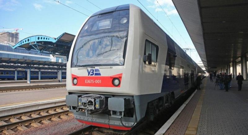 У Дніпропетровській області було вирішено призупинити курсування кількох поїздів. У 