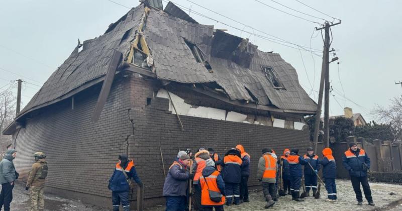 ДСНС повідомляє: в Дніпропетровській області внаслідок атаки Росії загинула одна особа, ще четверо отримали травми.