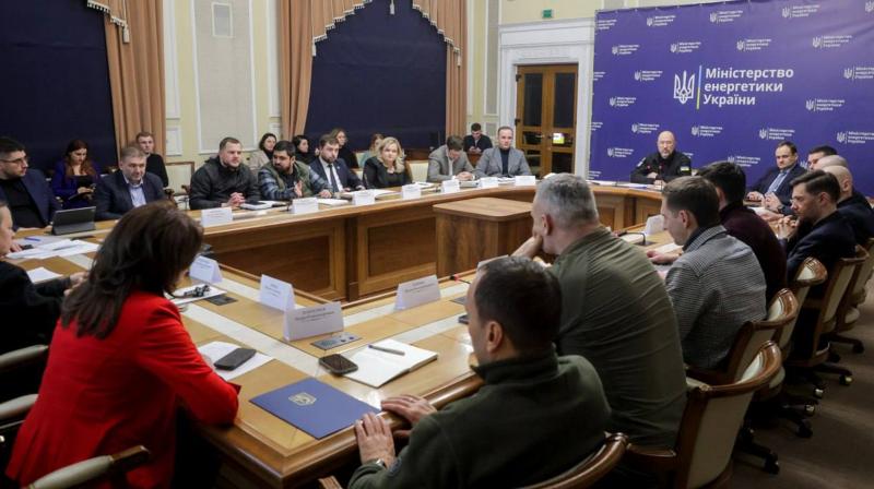 Шмигаль звернувся до енергетичних компаній з проханням активізувати роботи з ремонту, оскільки очікується повернення суворих морозів.