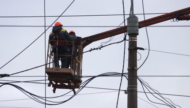 Внаслідок нападів Росії на енергетичну інфраструктуру, шість областей залишилися без електрики, повідомляють в Укренерго.