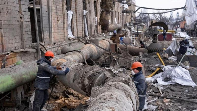 Світло вимикається знову, і ми стикаємося з новими обмеженнями у постачанні електроенергії. Це наслідки масштабної атаки на енергетичну інфраструктуру.