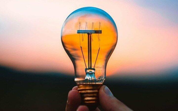 Агресивні удари по енергетичній інфраструктурі: у Харківській області запроваджені графіки електропостачання.