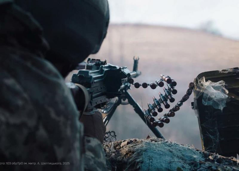 Генеральний штаб повідомляє, що Росія проводить наступальні дії одночасно на дев'яти напрямках.