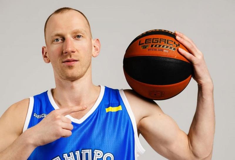 Квартира гравця БК Дніпро постраждала внаслідок ударів безпілотників по місту - спортсмен отримав травми (ФОТО) - Футбол24