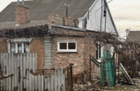 Внаслідок російських атак на Дніпропетровську область дві особи отримали поранення.