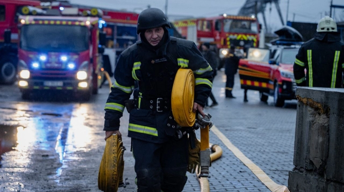 Зранку окупаційні сили здійснили напад на Павлоград, Суми та Харківську область, внаслідок чого сталися руйнування.