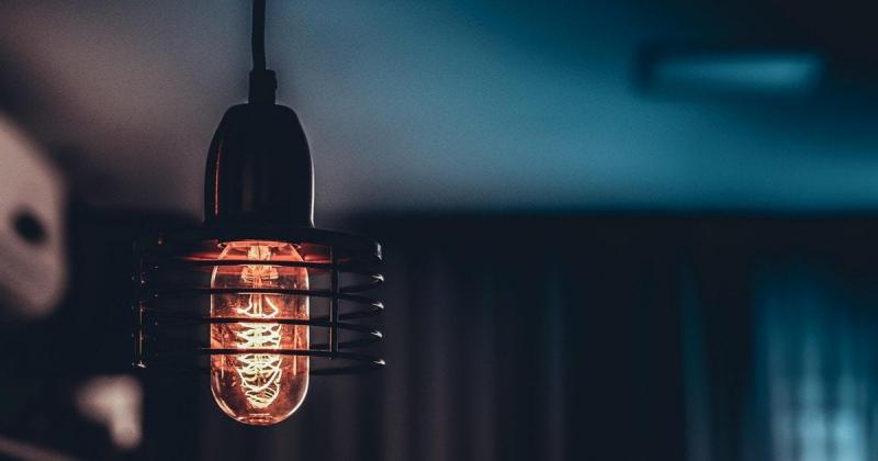 У семи регіонах України спостерігаються перебої з електропостачанням: де ситуація найскладніша станом на 2 квітня.