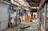 Окупантські сили завдали удару по торговим павільйонам у Нікополі: 5 людей загинуло, 19 отримали поранення.