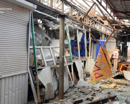 Росія здійснила напад на ринок у Нікополі: багато людей отримали поранення, є загиблі.