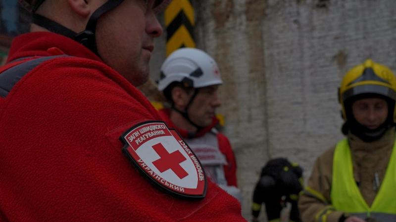 УЧХ надає підтримку постраждалим внаслідок атаки російського дрона на маршрутний автобус у Нікополі.