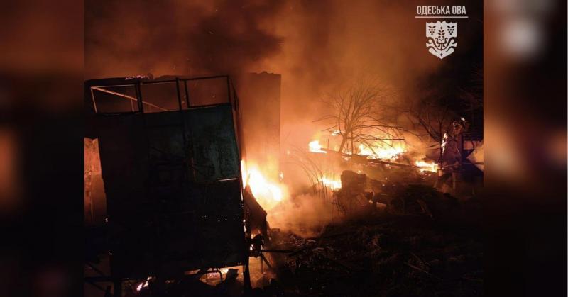 Окупантами були здійснені обстріли житлових районів, енергетичних об'єктів і транспортних засобів: у містах відключено електрику, є загиблі.