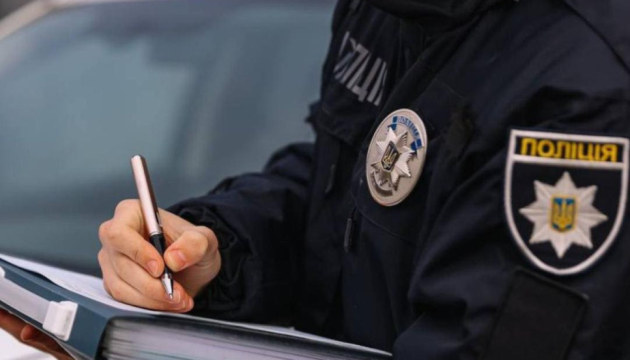 У Дніпропетровській області трапився інцидент, коли чоловік активував гранату, в результаті чого п'ятеро правоохоронців отримали поранення.