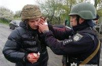 У Дніпропетровському регіоні чоловік влаштував атаку на правоохоронців, метнувши в них гранати.