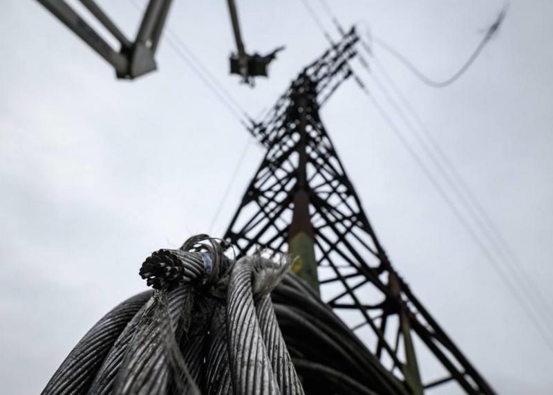 В Україні 13 регіонів зазнали відключення електроенергії.
