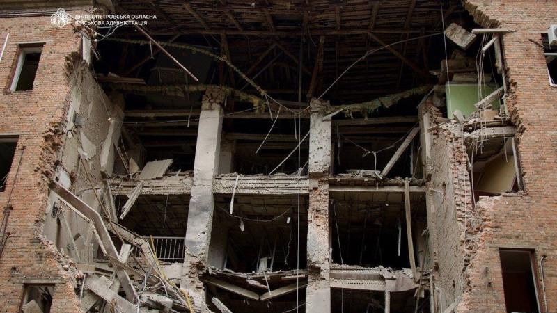 Внаслідок повторного удару по житловому району Дніпра три дитини отримали травми.