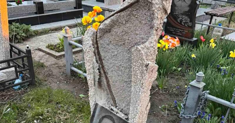 Нове свідчення цинізму: внаслідок удару Росії постраждало кладовище в Білій Церкві.