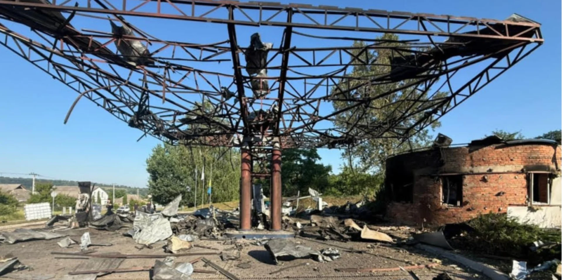 Удар по АЗК. Протягом тижня російські війська здійснюють напади на цивільні об'єкти компанії Укрнафта.