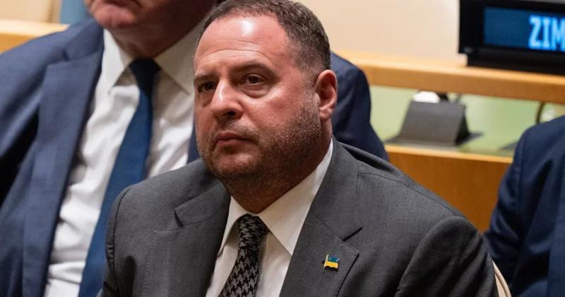 Після відставки Федорова Єрмак провів зустріч із Сирським, повідомляють ЗМІ.