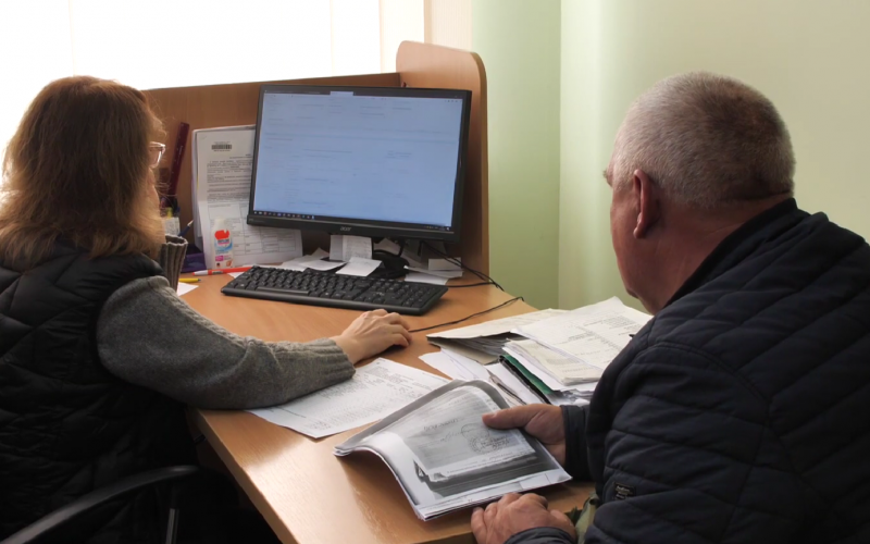 Допомога була затверджена, але виплати досі відсутні: ПФУ роз'яснив причину 