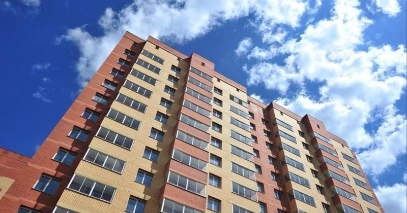 Яка сума податку на нерухомість була сплачена з початку року, а також які області займають провідні позиції? СПИСОК