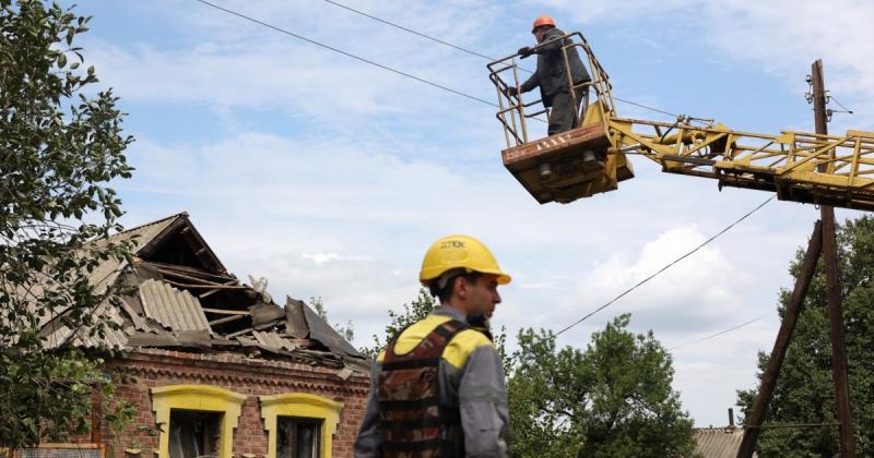 В Україні спостерігаються відключення електроенергії внаслідок атак з боку Росії, а також через погодні умови, які призвели до знеструмлення 228 населених пунктів, повідомляє компанія 