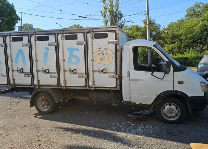 У Херсоні безпілотник з Росії вразив автомобіль, що транспортував хліб, внаслідок чого водій загинув на місці події.
