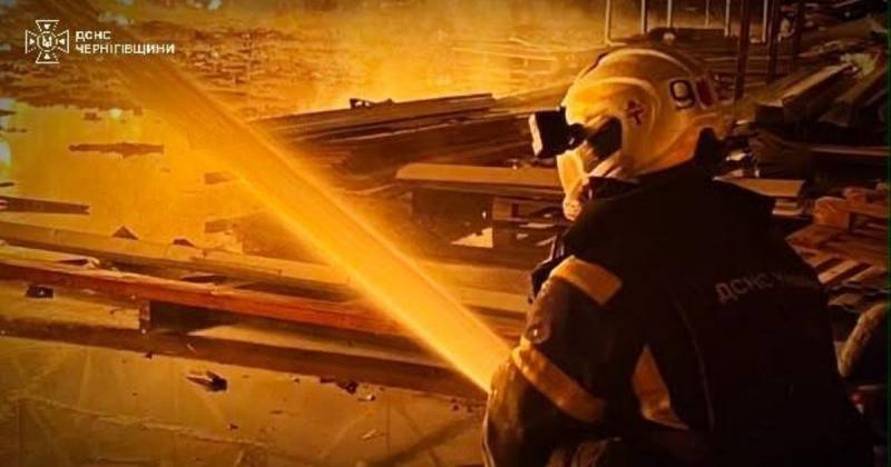 Ударні дії Росії на північ і схід України призвели до загибелі трьох осіб та поранень 30. Серед об'єктів, які потрапили під атаку, виявилися автозаправні станції та енергетичні інфраструктури. Фотозвіт.