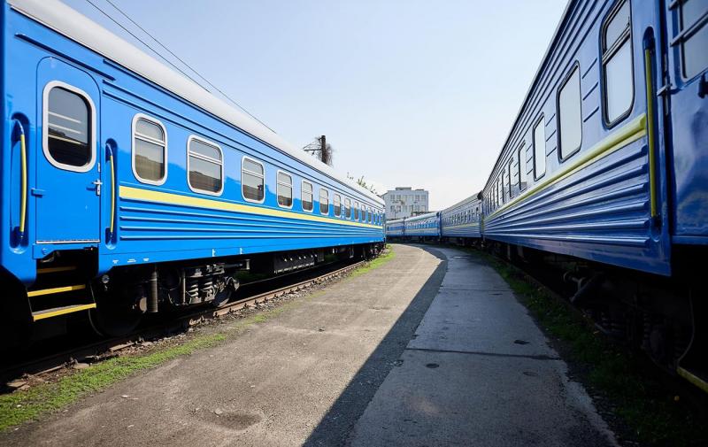 УЗ терміново коригує маршрути руху потягів: де впроваджено трансфери та обмеження.