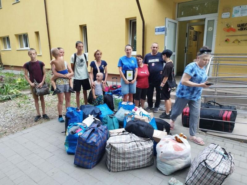 На Прикарпатті вдалося евакуювати дев'ять осіб з Донецької та Дніпропетровської областей.