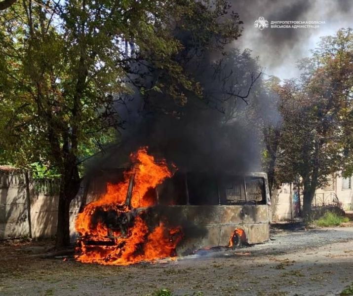 Росія здійснила напад на Нікополь, внаслідок чого загинув водій автобусу.